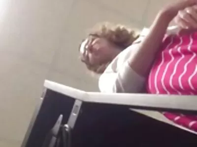 Amca Video Üzerinde  Onları Sikiyor (Carrie Ann)