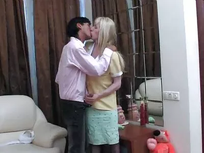 İç Çamaşırı türk ünlülerin sex filmleri Defilesi videosu (Izzi Ryder)